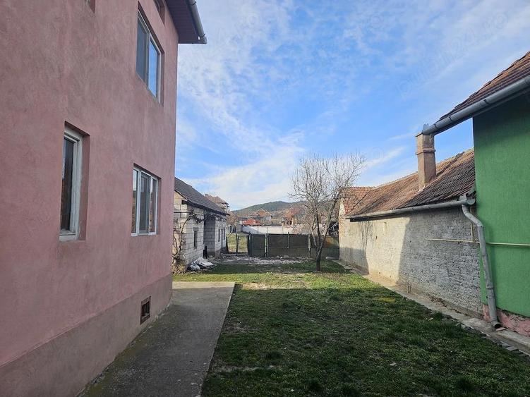 Schimb vand casa cu etaj plus teren hateg - 6