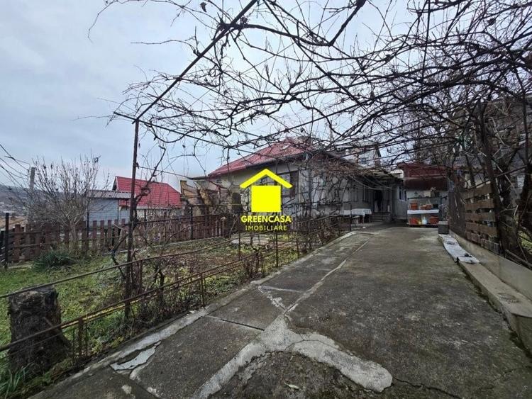Casa de vanzare cu 2 camere si curte generoasa in zona Gruia - 1