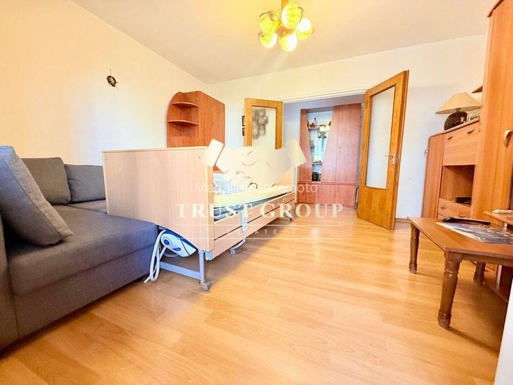 Apartament cu 4 camere decomandat în P-ța Victoriei Apartament cu 4 camere decomandat în P-ța Victoriei