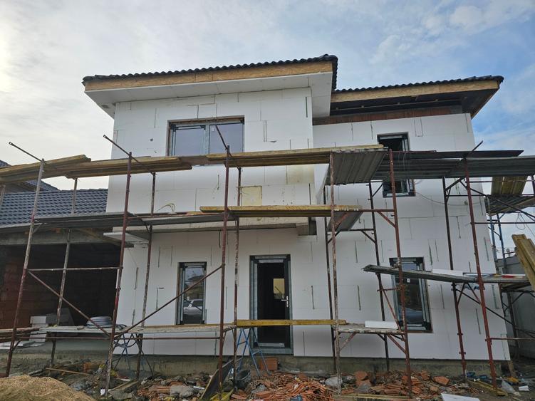 Duplex P+E in Mosnita despartit prin garaj - 1