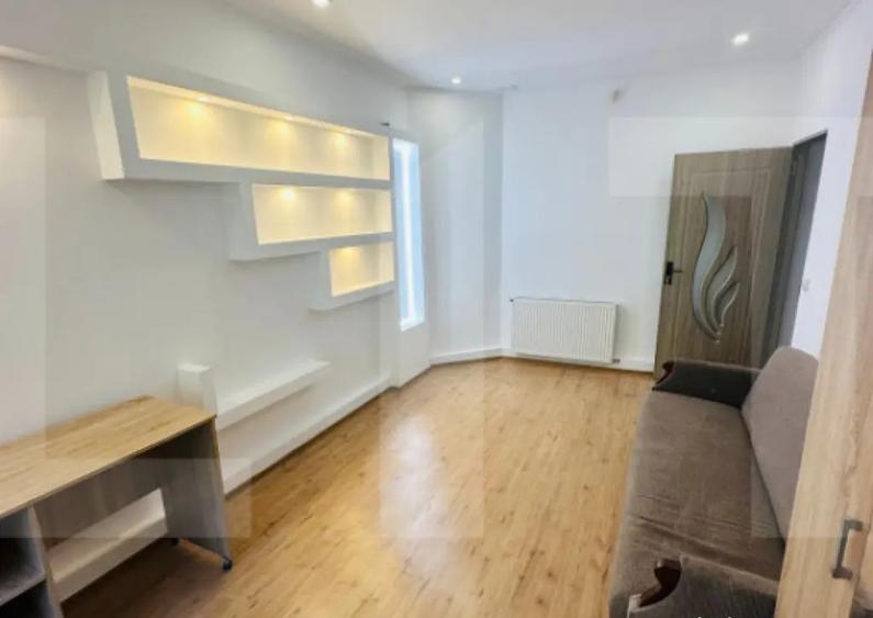 Apartament de vanzare, cu 3 camere, zona ultracentrala - 2