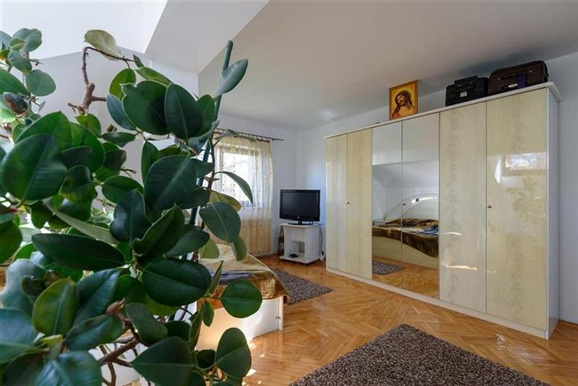 FILM! Vila impozanta,pretabila pe segmentul comercial/ servicii,Tractorul,Brasov - 36