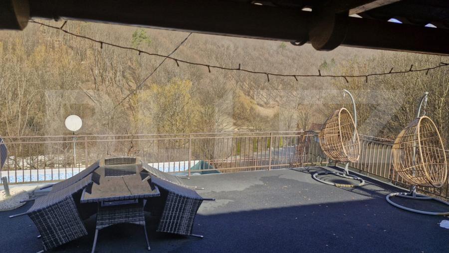 Cabana 5 camere, 140 mp utili, 3000 mp teren,valea Inzelului - 1
