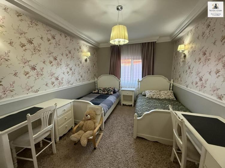 Penthouse cu 10 camere, mobilat în Central