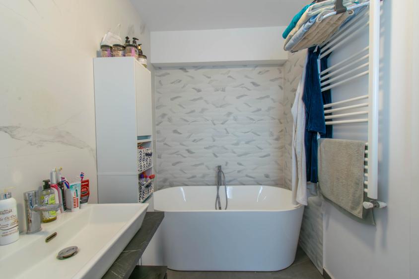 Vilă modernă cu vedere la lac, minicomplex inchis - 28