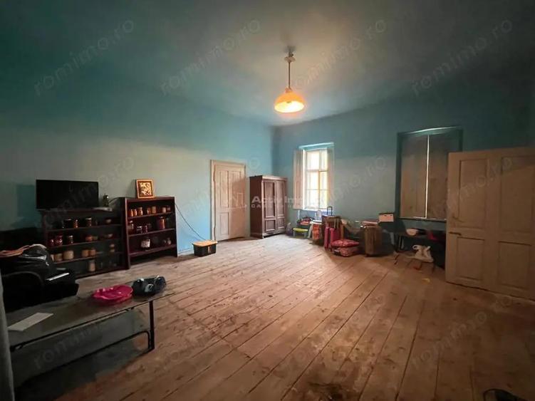 Sacu, Casa 426 Mp. Construiti, 6.500 Mp. Teren - 6