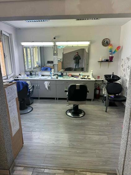 AFACERE LA CHEIE Frizerie moderna in municipiul Or?ova - 3
