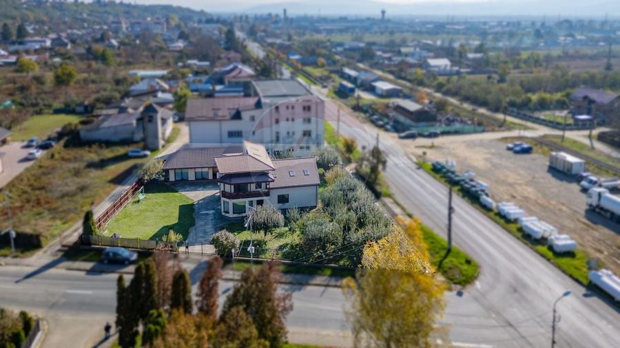 Vilă cu 7 camere de vânzare în zona Centrală Orașul  BUHUȘI - 46