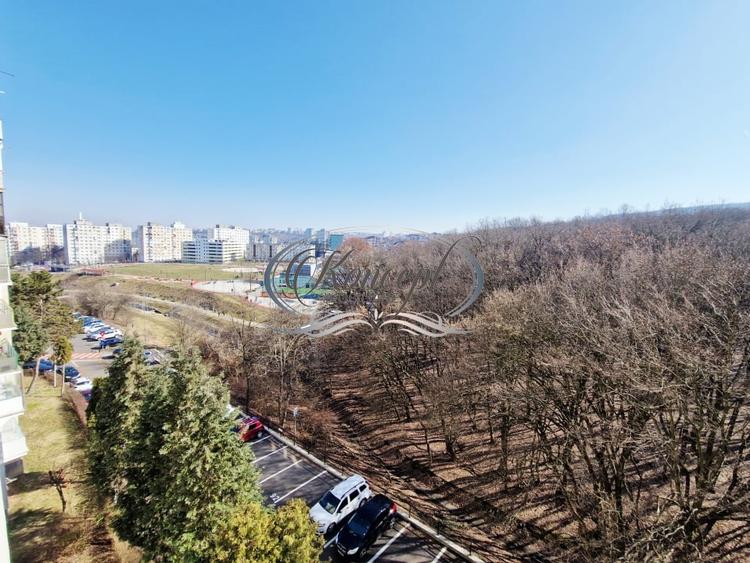 Apartament cu potential, orientare sud-est, 2 balcoane, zona Parang - 1