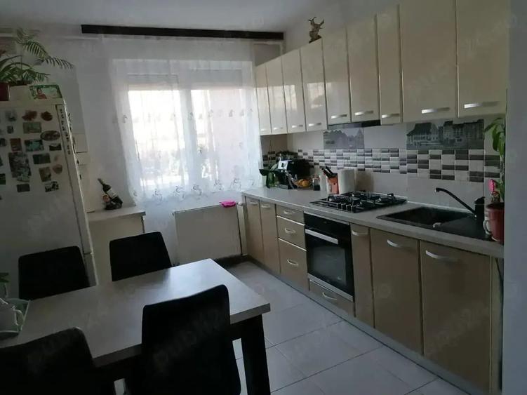 Vand apartament cu 2 camere UTA - 2