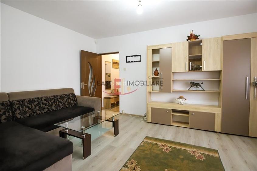 Apartament 2 camere, etaj 3,  mobilat-utilat, Central