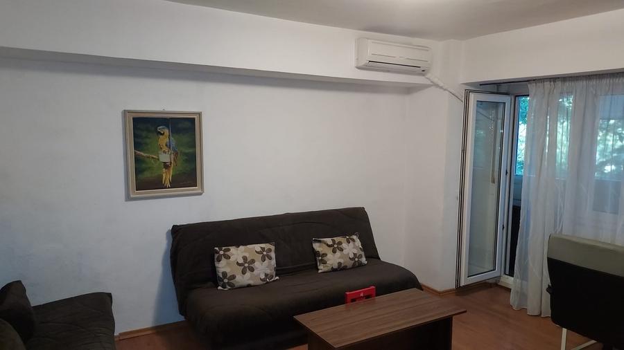 Apartament cu 3 camere decomandat, mobilat în Titulescu