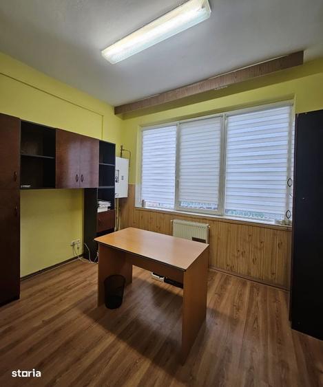 Spatiu comercial pentru birouri/ cabinete medicale, Bl. Cantemir - 10