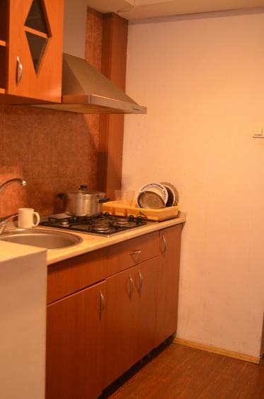 Sinaia-garsoniera de vanzare ,semicentral - 2