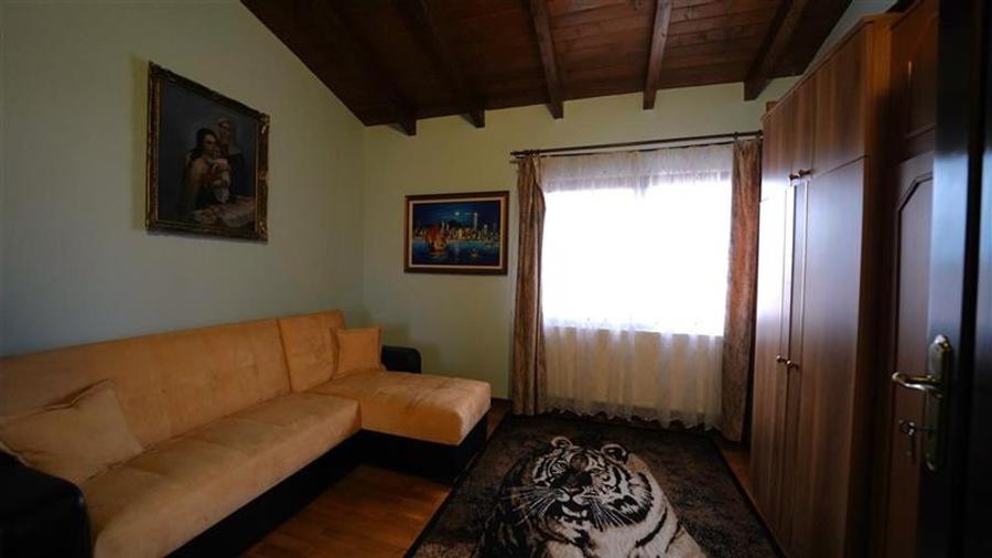 Casa primitoare in cartierul Iosia - 8