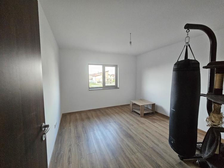 Duplex nou, 5 camere, P+E, cu perete despărțitor dublu, Dumbrăvița, comision 0% - 22