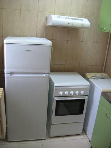 Proprietar ofer spre inchiriere apartament o camera , situat in zona Pacurari, ( - 2