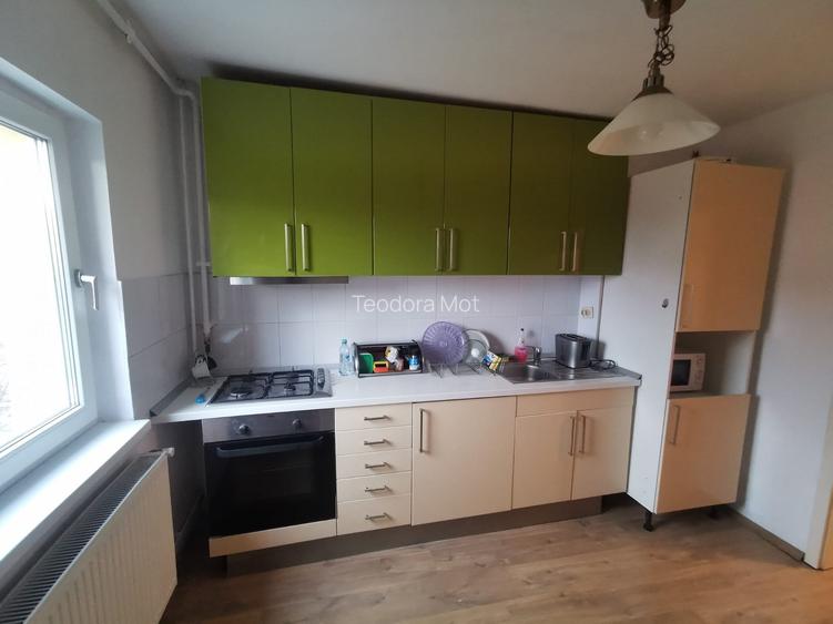 Apartament cu 4 camere decomandat în Dâmbovița