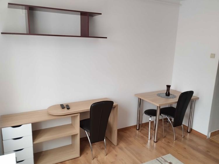 Chirie Garsoniera in 7 Noiembrie - 6