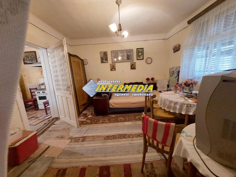 Casa de vanzare in Centru pozitie buna - 1