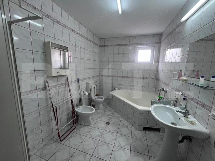 Casa de inchiriat, 7 camere, 230 mp + 415 mp teren, garaj - Gruia - 17