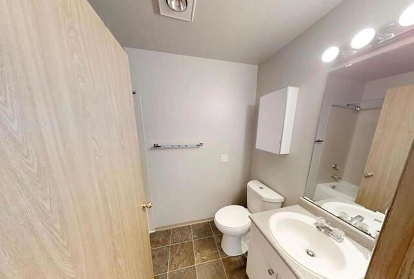 Apartament 3 camere, decomandat - zona Tractorul - 7