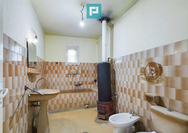 Casa cu 8 Camere in Salajeni - 5