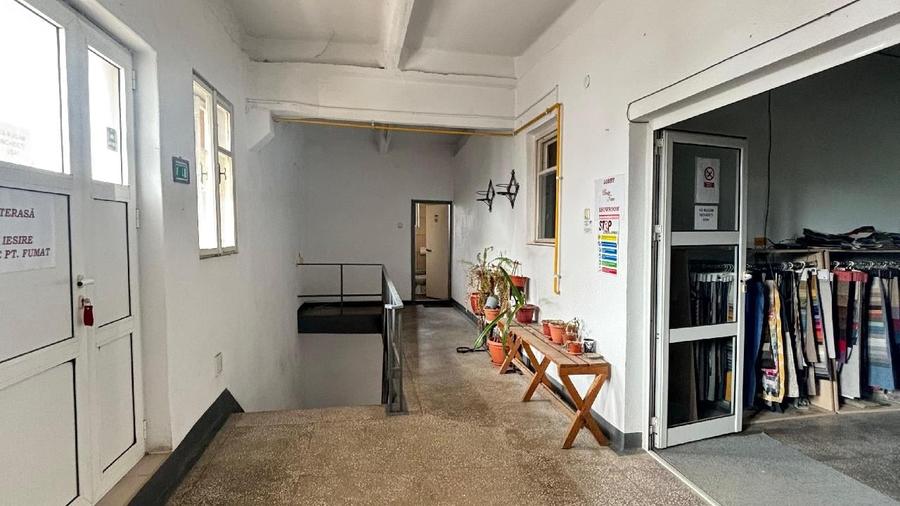 Craiova, Bariera Valcii, Hala de vanzare Centura Nord - 4