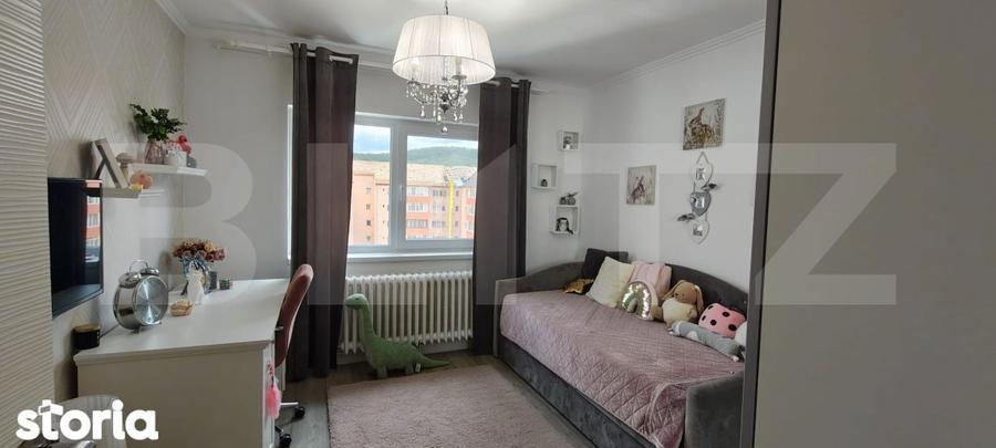 Apartament spatios cu 4 camere, complet mobilat si renovat modern, zon - 10