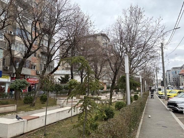 Liber, vedere stradala, bloc`85.Foarte bine pozitionat,langa parc, piata, metrou - 1