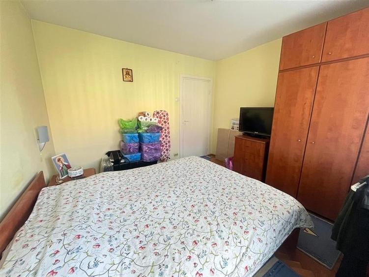 Apartament 3 camere decomandat si pivnita zona Vasile Aaron - 8