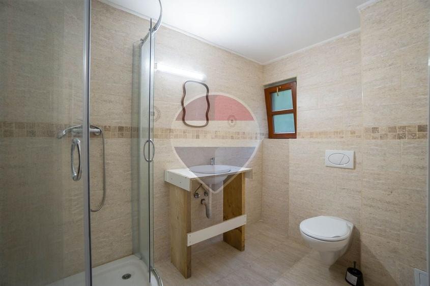 Casă individuală cu 14 camere cu Teren 4300 Mp în Sud-Vest