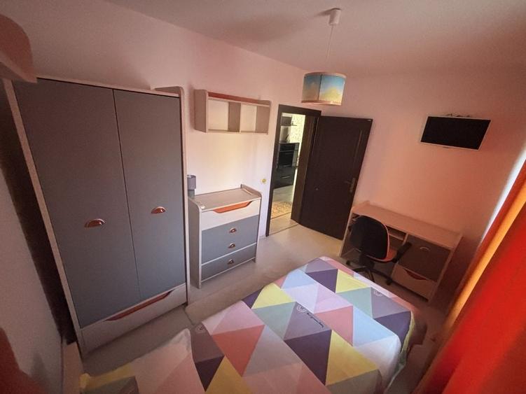 Apartament cu 4 camere decomandat în Central