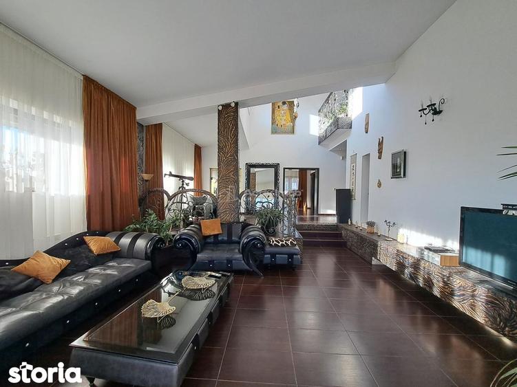 Casă cu 8 camere cu Teren 2500 Mp în Crevedia