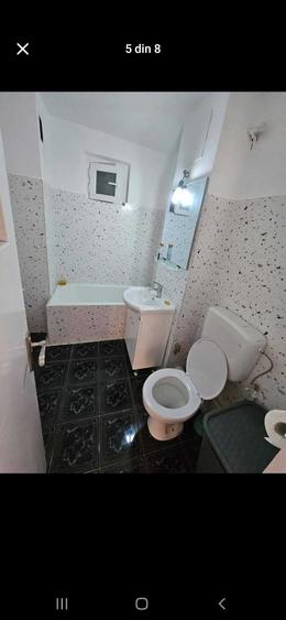 Apartament cu 4 camere decomandat în Eremia