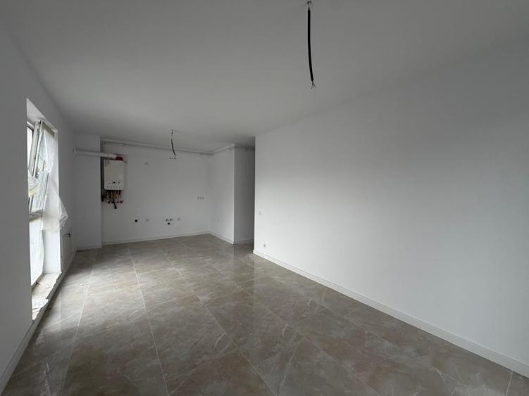 Apartament cu 3 camere semidecomandat în Florești