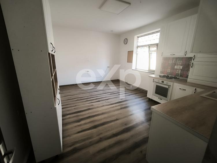 Casă individuală cu 6 camere cu Canalizare în Ultracentral