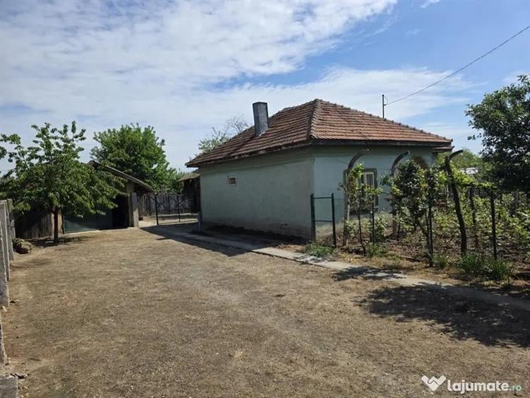 Casă individuală cu 3 camere cu Teren 3600 Mp în Soreni