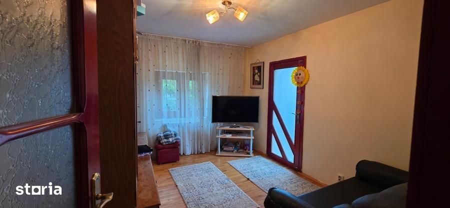 Casă cu 4 camere cu Teren 1000 Mp în Șerbănești