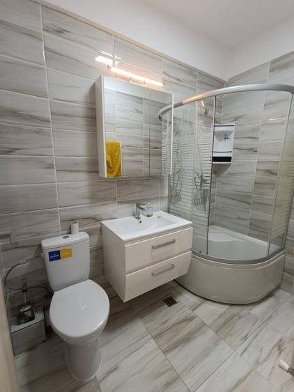 Apartament cu 3 camere semidecomandat în Central
