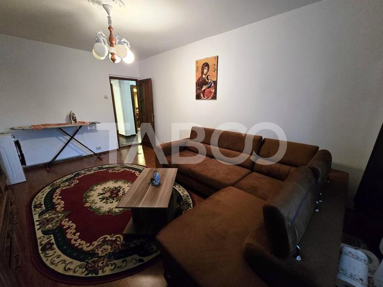 Apartament cu 3 camere decomandat, mobilat în Vasile Aaron