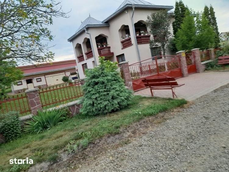 Casă cu 4 camere cu Teren 235 Mp în Grănicești