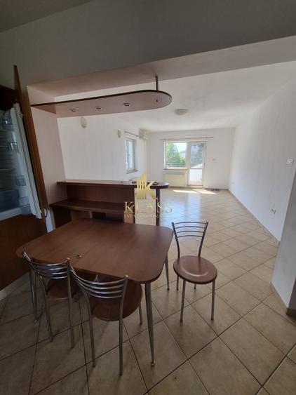 Apartament cu 4 camere decomandat în Herăstrău