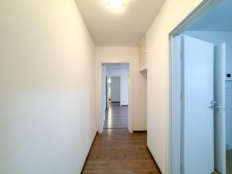 Apartament cu 3 camere semidecomandat în Olteniței