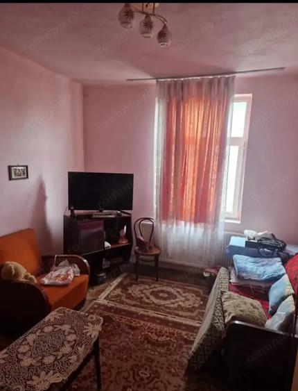 Apartament cu 3 camere decomandat în Uioara de Sus