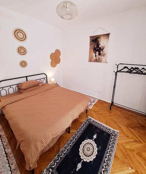 Apartament cu 2 camere semidecomandat în P-ța Romană