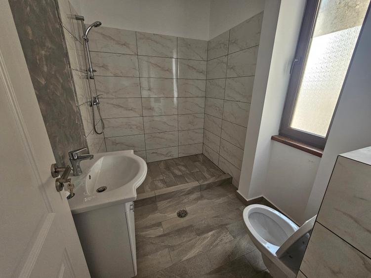 Apartament cu 4 camere decomandat în Armeneasca