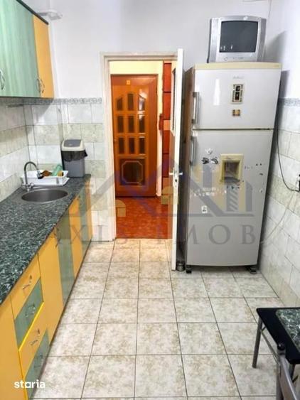 Apartament cu 3 camere semidecomandat, mobilat în Micro 3