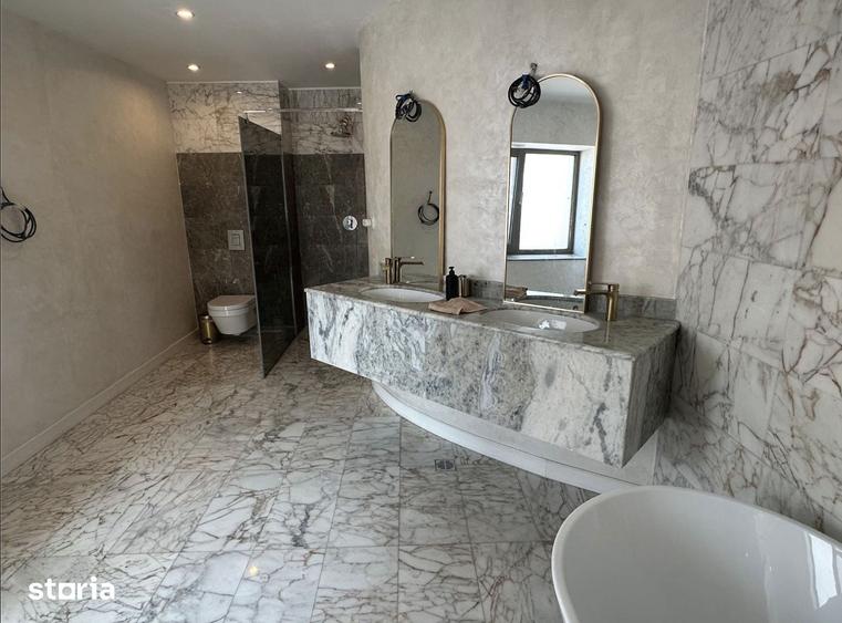 Casă cu 8 camere cu Teren 774 Mp în Central