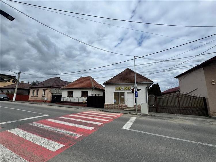Casă individuală cu 4 camere cu Canalizare în Central
